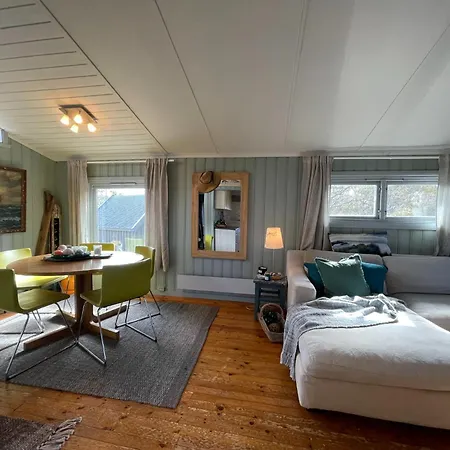 Donavall, Summer House, Close To & Coastal Path Casa de Férias *